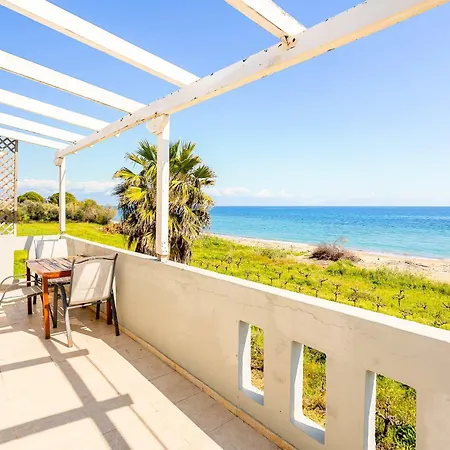 Beachfront Nest Memi Koroni-seaheaven House B1 公寓