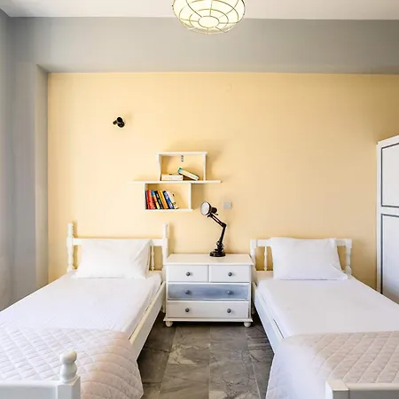 Beachfront Nest Memi Koroni-seaheaven House B1 公寓